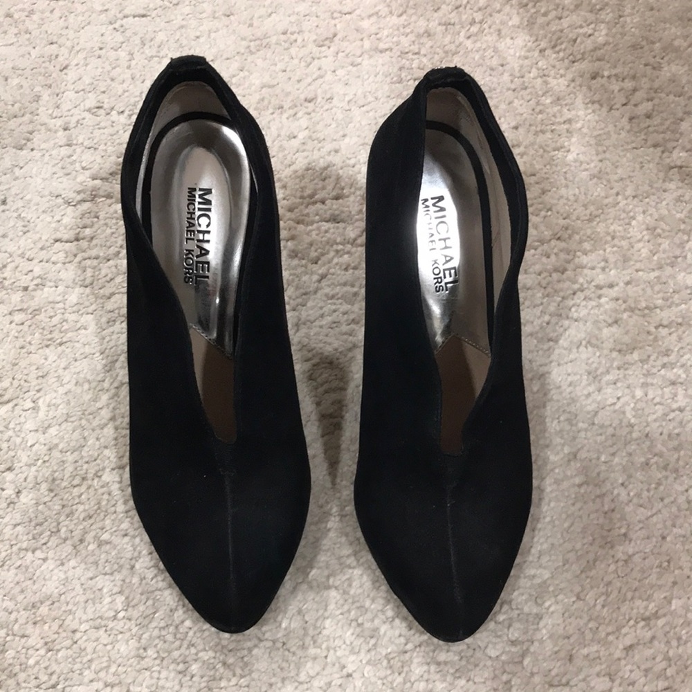 MICHAEL KORS bootie black suede. Great condition. Worn 1 time! Size 6